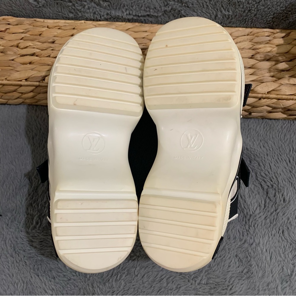 LV sandals - Picture 9 of 11